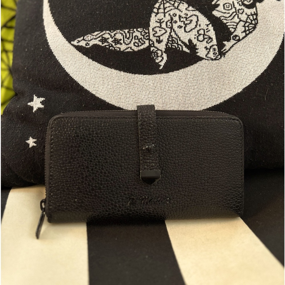Dr martens vegan pebbled leather wallet